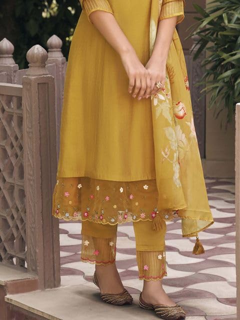 beautiful kurti with pant and dupatta